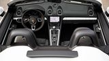 Das Cockpit des Porsche 718 Spyder entspricht dem des Boxsters