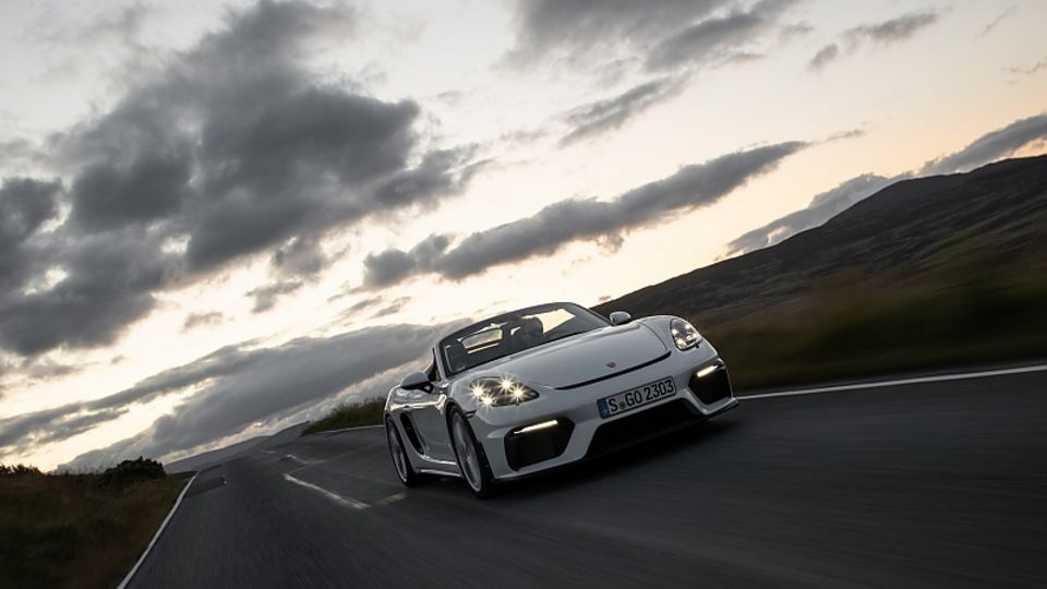 Die markante LED-Lichtsignatur gibt es auch beim Porsche 718 Spyder