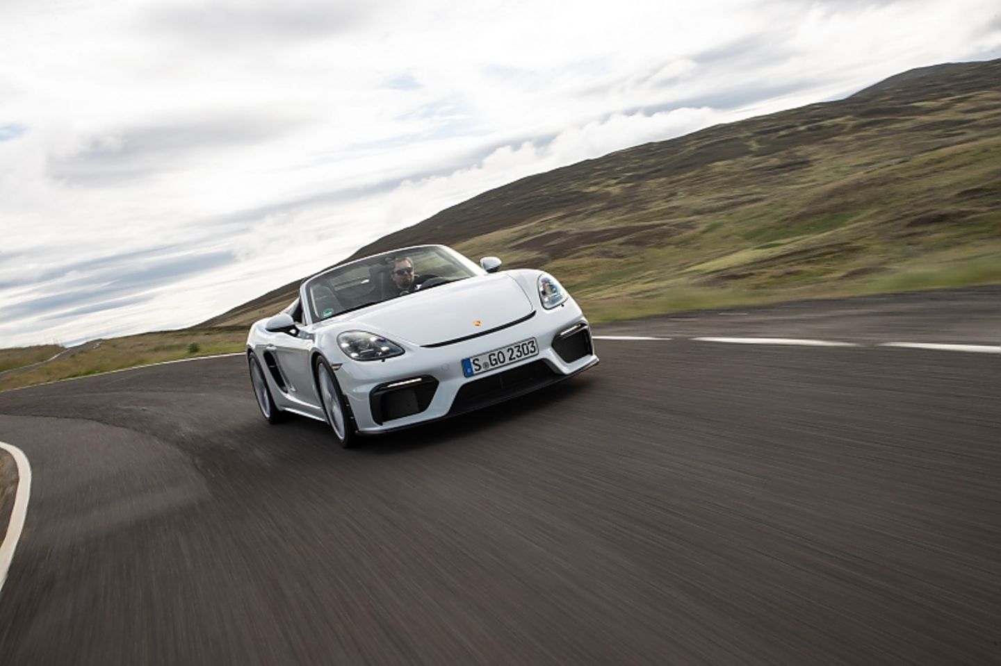 Nach 4,4 Sekunden erreicht der Porsche 718 Spyder die 100 km/h Marke