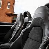 Wie es sich gehört: Sportsitze sorgen für den nötigen Halt