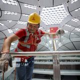 Der Flughafen feiert auch die Macht der Partei. 