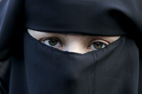 Frau mit Burka