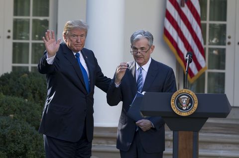 US-Präsident Donald Trump und Fed-Chef Jerome Powell bei dessen Ernennung vor dem Weißen Haus
