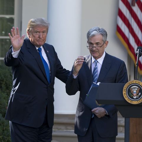 US-Präsident Donald Trump und Fed-Chef Jerome Powell bei dessen Ernennung vor dem Weißen Haus
