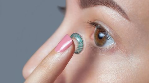 In Zukunft soll die Zoom-Linse wie eine herkömmliche Kontaktlinse einsetzbar sein (Symbolbild)