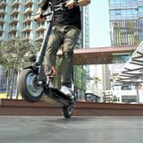 Das macht der Scooter durchaus mit - wenn der Pilot weiß, wie es geht.