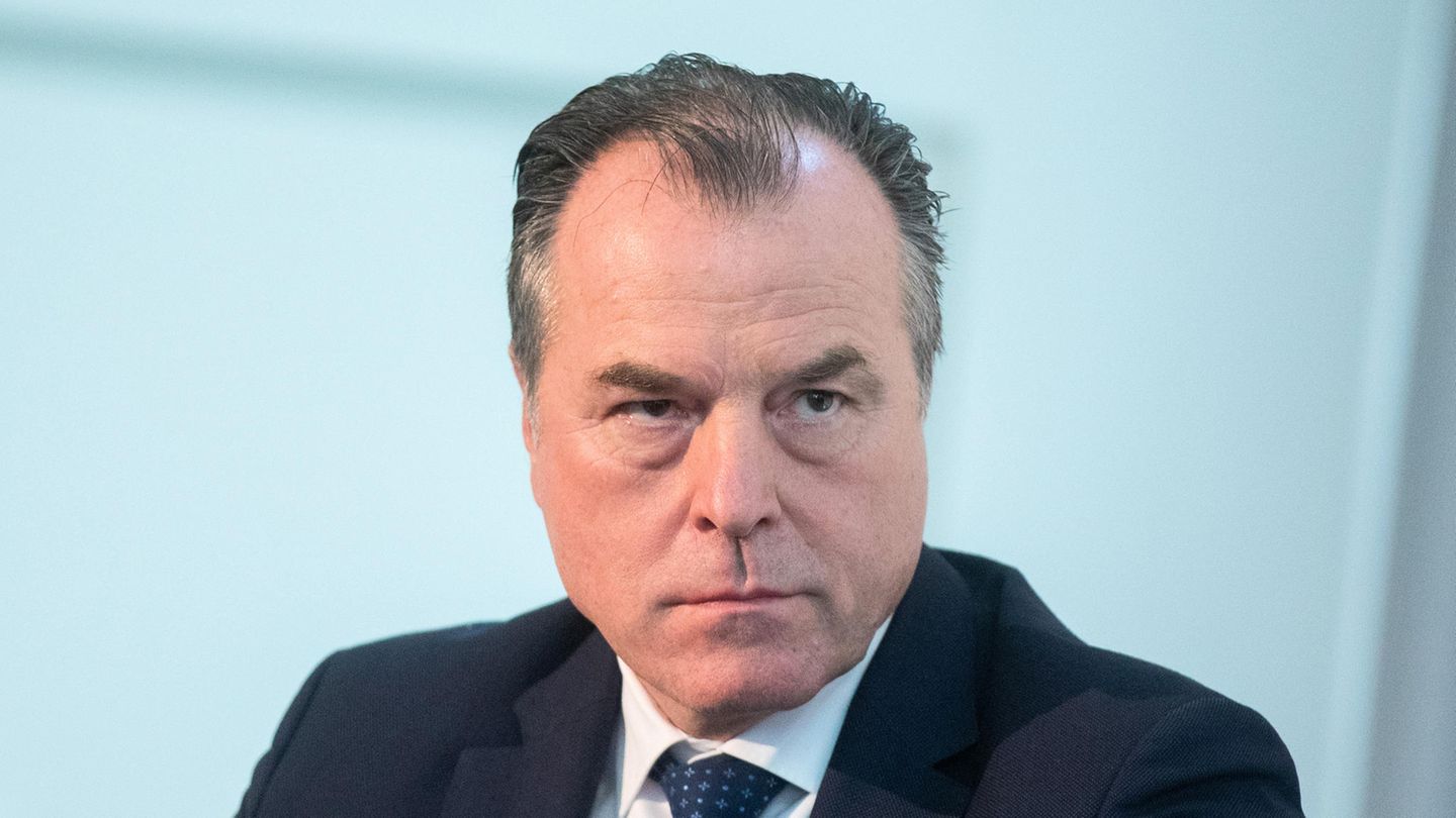 Clemens Tönnies, Aufsichtsratsvorsitzender des FC Schalke 04 und Fleischproduzent