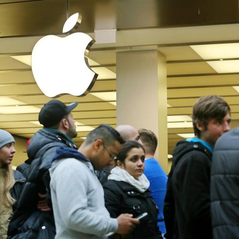Für das iPhone standen die Kunden früher Schlange. Jetzt orientiert Apple sich neu.