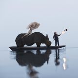 Claus Rudolph, "Wo geht die Liebe hin, wenn du weg bist?", 2011. Traumwelten, Illusionen, Sinnlichkeit und Leidenschaft – dafür steht der Fotograf Claus Rudolph in den Augen vieler Beobachter. Auch hier ist Rudolph nicht nur ein einzigartiges Bild, sondern auch eine kleine Sinnestäuschung gelungen: "Das Rhinozeros vom Foto ist aus Kunststoff und wiegt nur 120 Kilo statt dreieinhalb Tonnen", verriet er den "Stuttgarter Nachrichten". 