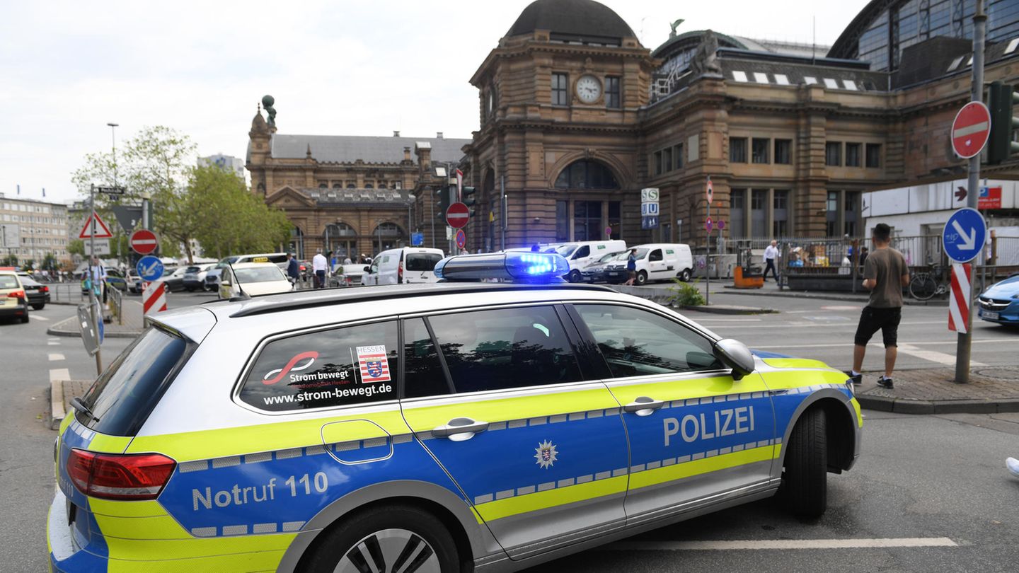 Großeinsatz der Polizei vor dem Frankfurter Hauptbahnhof