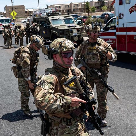 Sicherheitskräfte in El Paso, Texas: Ein Schütze hat in einem Einkaufskomplex der Grenzstadt zu Mexiko mehrere Menschen getötet.