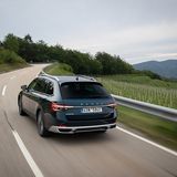 Auf dem Heck prangt jetzt auch beim Superb der Skoda-Schriftzug