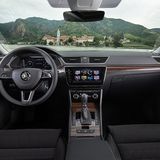 Das Cockpit ist im Grunde eins zu eins vom Superb übernommen