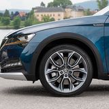 Die Karosserie des Skoda Superb Scout liegt 15 Millimeter höher als beim klassischen Superb