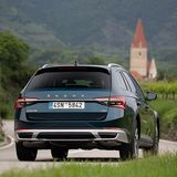 Die Ladekante ist höher als beim Superb Combi