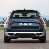 Nach 5,7 Sekunden erreicht der Skoda Superb Scout 2.0 TSI die 100 km/h Marke