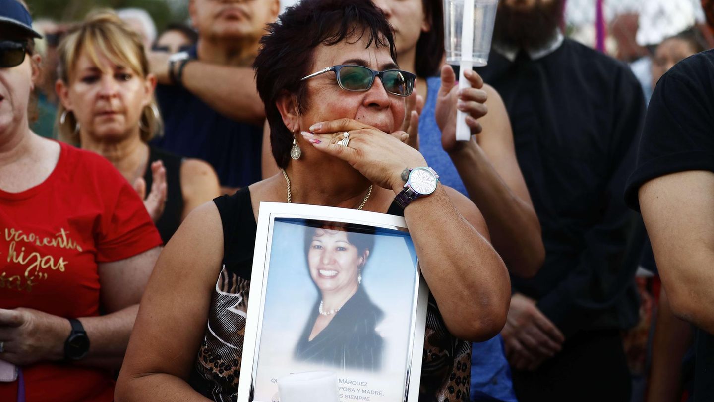 El Paso, Texas: Eine Mahnwache für die Opfer der Schießerei, bei der 20 Menschen ums Leben gekommen sind 