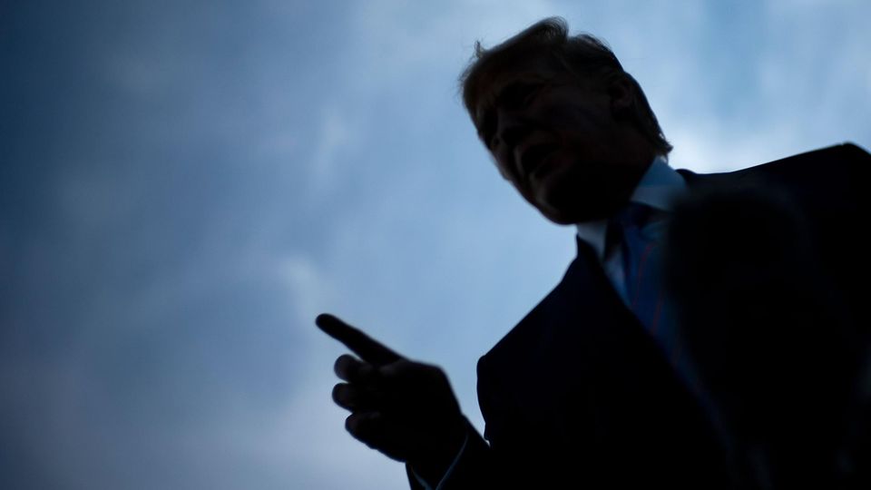 US-Präsident Donald Trump Die Silhouette von US-Präsident Donald Trump