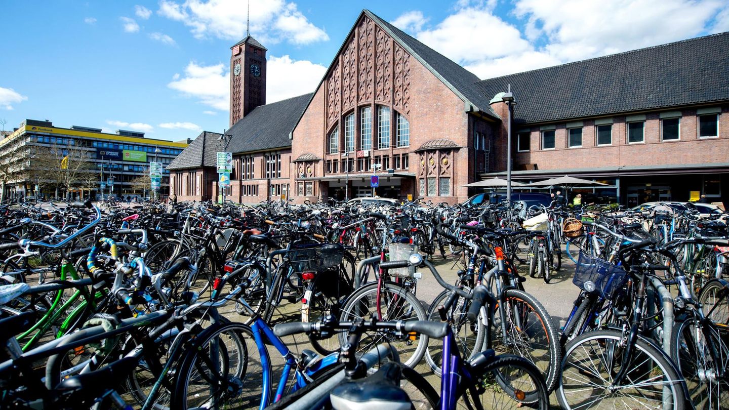Fahrräder am Bahnhof Oldenburtg