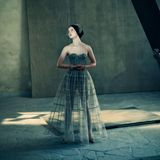 Die britische Schauspielerin Mia Goth ("Nymphomaniac") liefert eine kühle Interpretation der Julia.