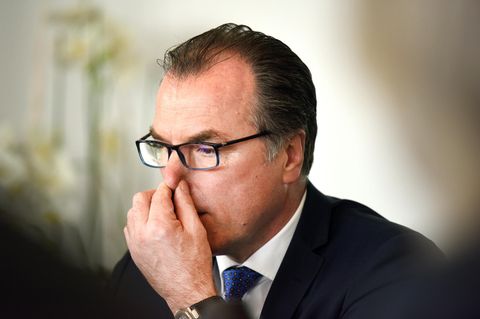 Ob Klub-Boss Clemens Tönnies (Archivbild von 2016) dem Schalker Ehrenrat seine Aussagen wohl gut erklären kann?