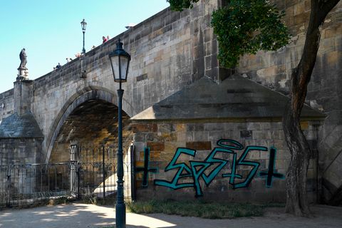 Graffiti an Karlsbrücke in Prag
