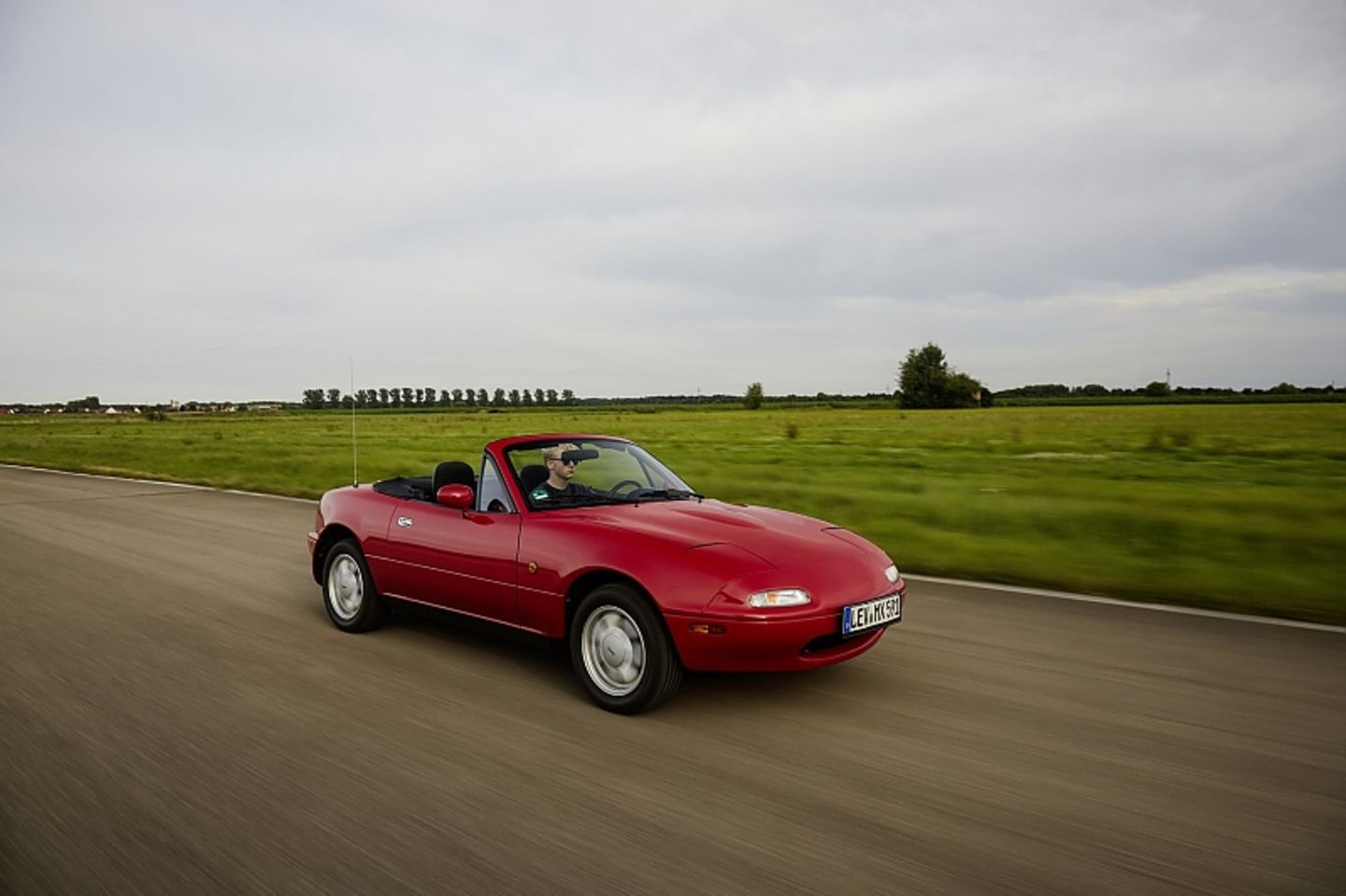 Auf der Landstraße macht der Mazda MX 5 NA
