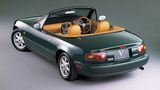 Der Mazda MX 5 NA wiegt weniger als eine Tonne