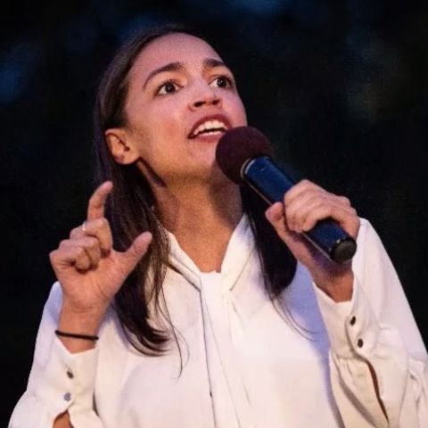 Alexandria Ocasio-Cortez auf einer Kundgebung gegen Waffengewalt in Brooklyn