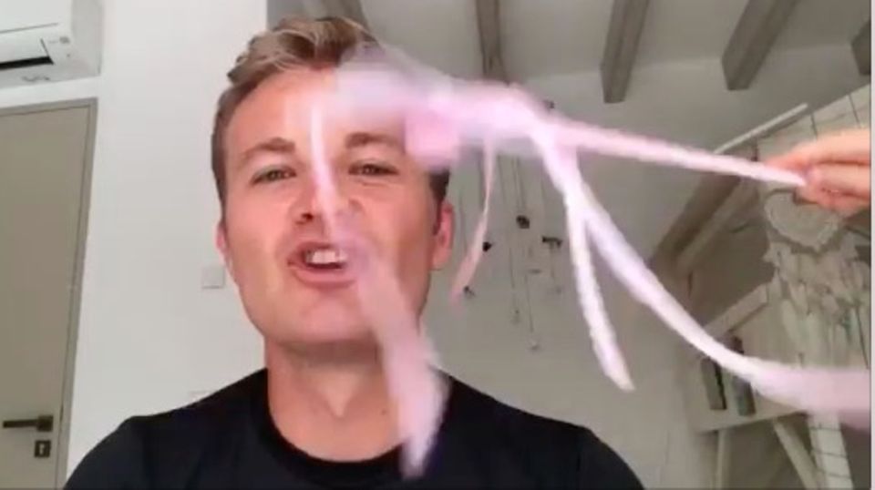 Nico Rosbergs Tochter stört Videoanalyse mit Zauberstab Nico Rosbergs Tochter stört Videoanalyse mit Zauberstab