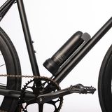 Der Akku ist nicht größer als eine Trinkflasche.