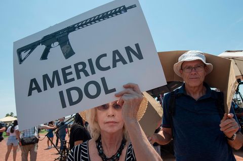 Waffen - american idol - Amnesty spricht eine Resiewarnung aus