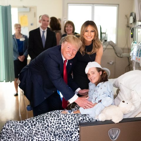 US-Präsident Donald Trump und seine Frau Melania besuchen ein Opfer des Massakers in Dayton, Ohio