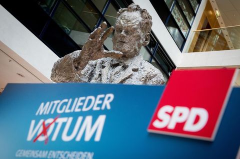 Skulptur von Willy Brandt in der SPD-Parteizentrale