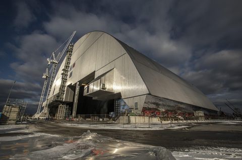 Die neue Schutzhülle über der Atomruine von Tschernobyl