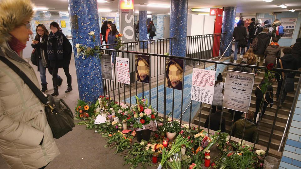 Im U-Bahnhof Ernst-Reuter-Platz in Berlin wird im Januar 2016 eine junge Frau vor einen Zug gestoßen und stirbt. Der Täter ist psychisch krank.