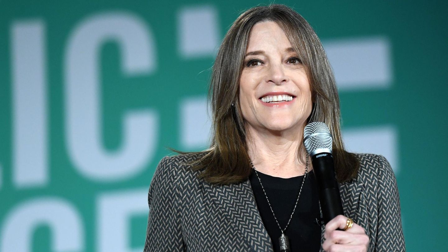 Marianne Williamson bei einem öffentlichen Auftritt