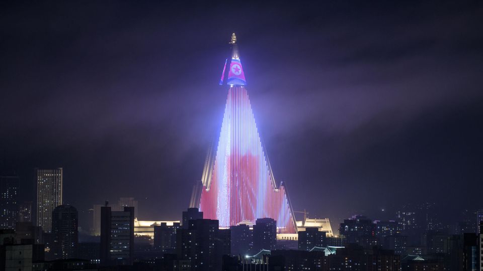 Ryugyong Hotel Led Display