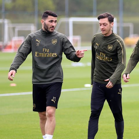Sead Kolasinac (l) und Mesut Özil bei einer Trainingseinheit des FC Arsenal.