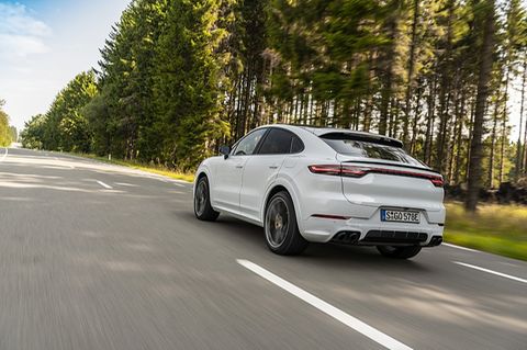 Auch beim Coupé gibt es die schmalen Rückleuchten