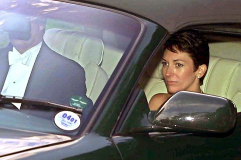 Ghislaine Maxwell verlässt im Jahr 200o eine Hochzeit in Salisbury. Der Mann, der den Wagen steuert, ist Prinz Andrew