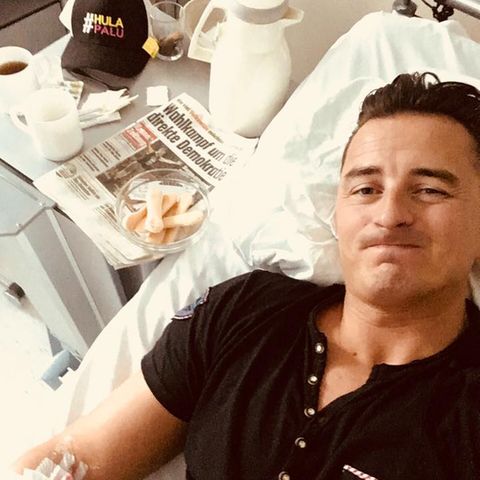 Andreas Gabalier liegt im Krankenhausbett