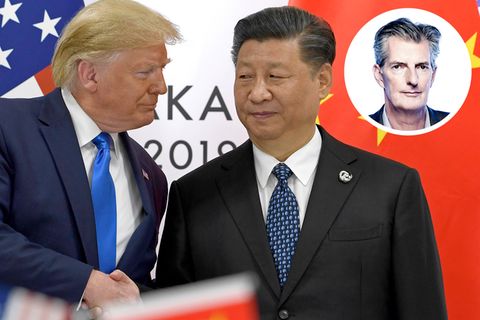US-Präsident Donald Trump schüttelt dem chinesischen Präsidenten Xi Jinping.