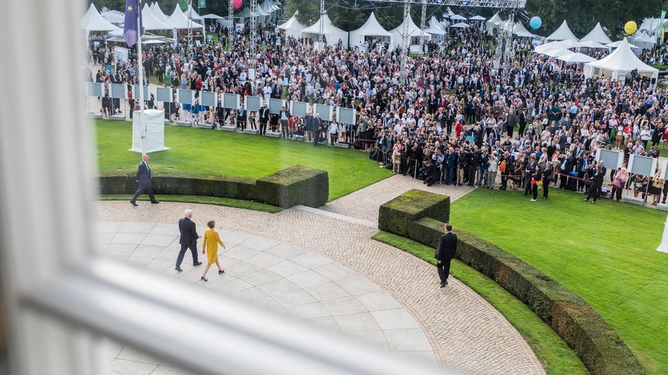 Frank-Walter Steinmeier und Elke Büdenbender eröffnen ein Bürgerfest im Schloss Bellevue im September 2018