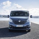 Bekanntes Gesicht mit großem Kühlergrill und Rhombus