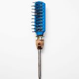 Haarbürste mit Stachel im Griff