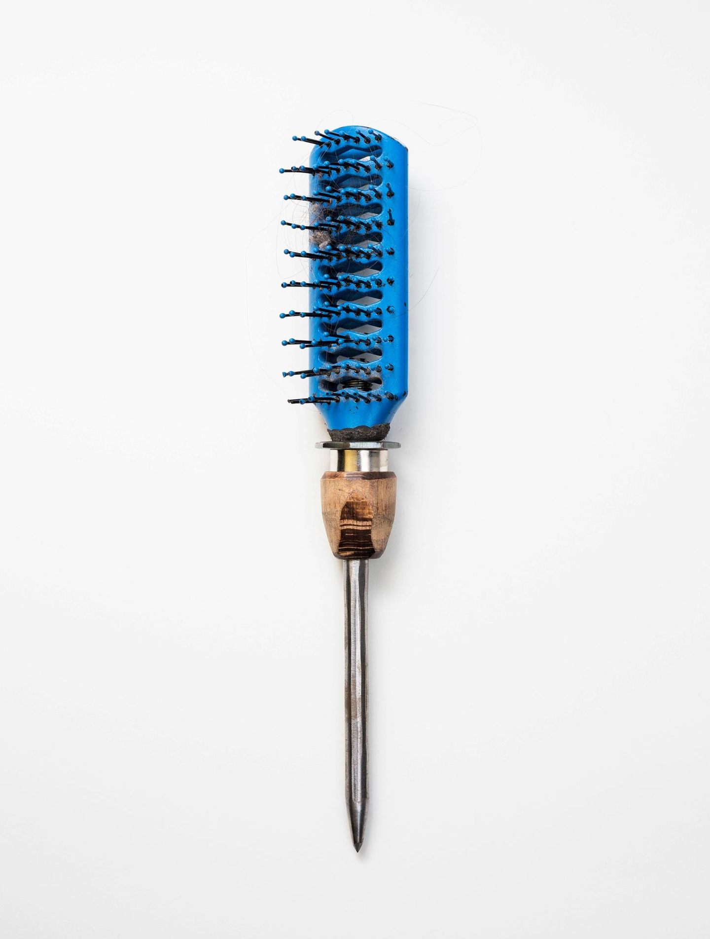 Haarbürste mit Stachel im Griff