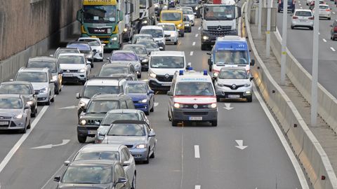 Die Rettungsgasse kann Leben retten, leider sind viele Autofahrer uneinsichtig.