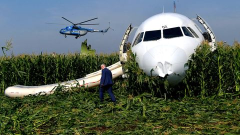 Die Piloten landeten die Ural-Airlines-Maschine in einem Maisfeld bei Moskau 