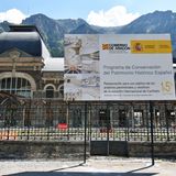 Schon seit 1970 wurde der Zugverkehr nach Frankreich eingestellt. 2013 kaufte die Regionalregierung von Aragón die Ruine und hob sie in den Rang eines schützenwertes Kulturerbes.